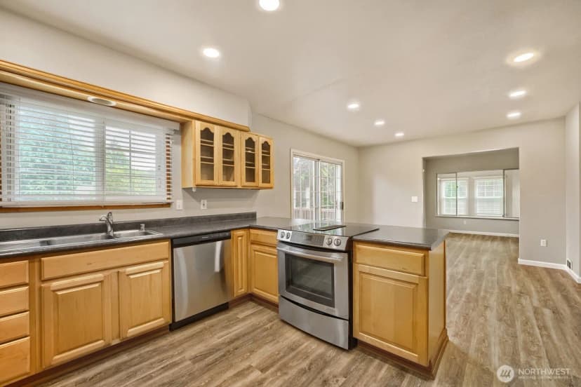 Property photo for 19401 8th Avenue S, Des Moines photo 6