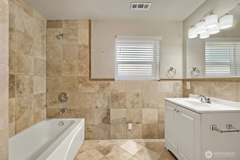 Property photo for 19401 8th Avenue S, Des Moines photo 13