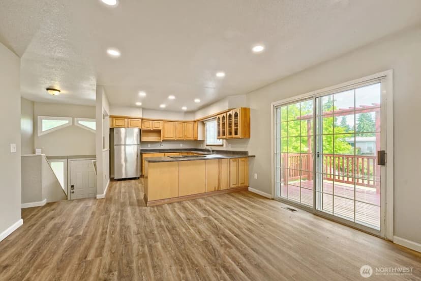 Property photo for 19401 8th Avenue S, Des Moines photo 4
