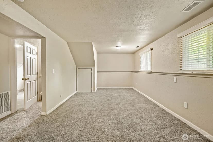 Property photo for 19401 8th Avenue S, Des Moines photo 7