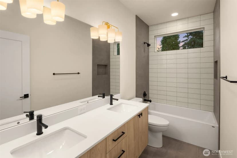 Property photo for 8409 Ne 137th Street, Kirkland photo 30