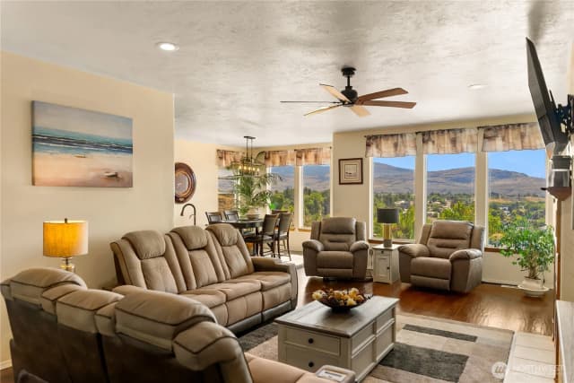 Property photo for 536 Hillcrest Circle Drive, Omak photo 4