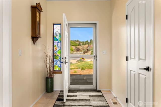 Property photo for 536 Hillcrest Circle Drive, Omak photo 2