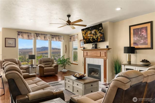 Property photo for 536 Hillcrest Circle Drive, Omak photo 3