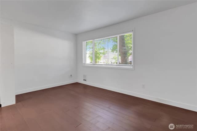 Property photo for 417 23rd Avenue #1, Seattle photo 4