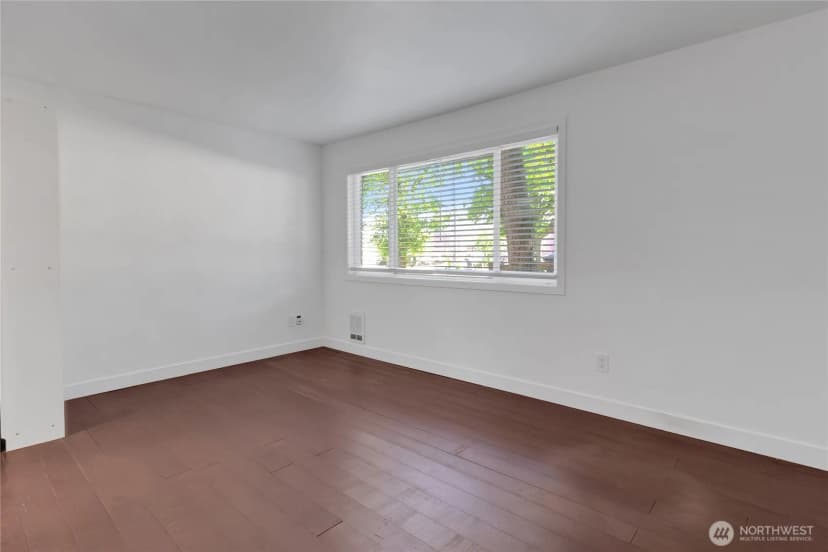 Property photo for 417 23rd Avenue #4, Seattle photo 4