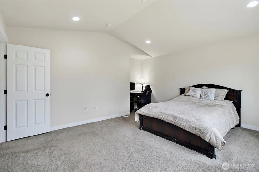 Property photo for 25330 128th Avenue Se, Kent photo 17