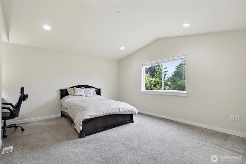 Property photo for 25330 128th Avenue Se, Kent photo 16