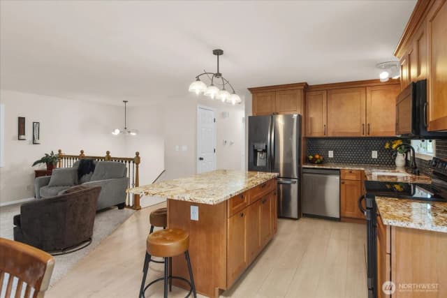 Property photo for 8512 Ne 136th Street, Kirkland photo 4