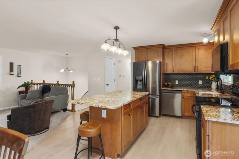 Property photo for 8512 Ne 136th Street, Kirkland photo 4