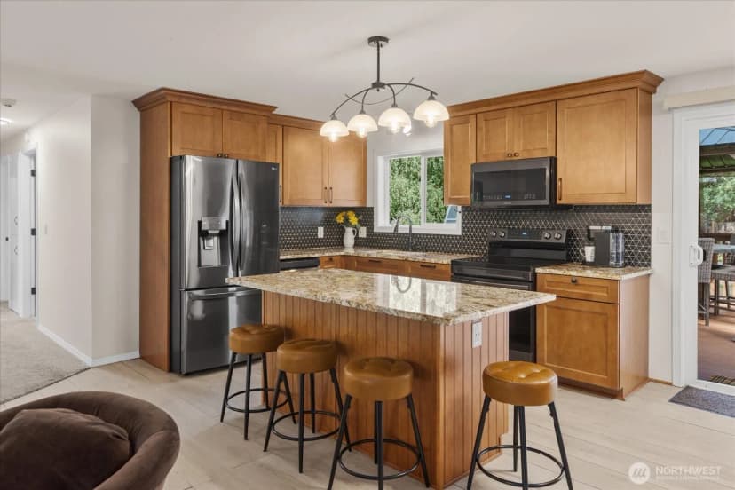 Property photo for 8512 Ne 136th Street, Kirkland photo 3