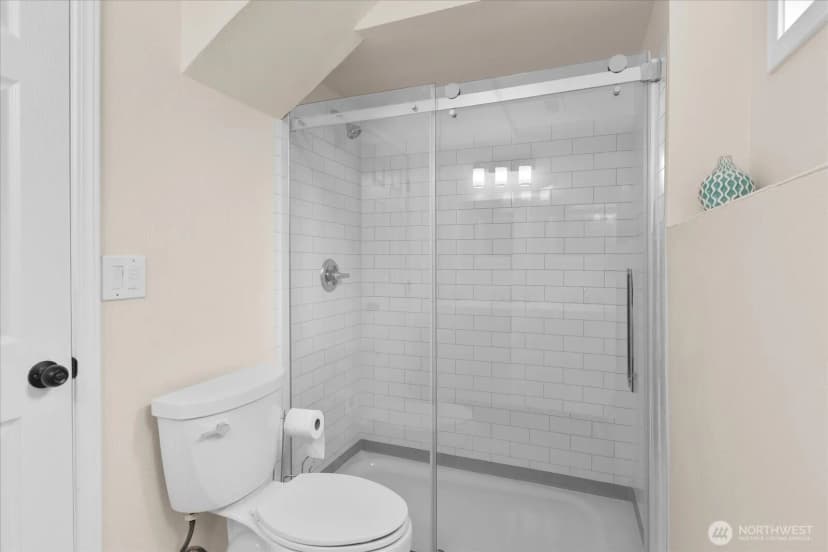 Property photo for 8512 Ne 136th Street, Kirkland photo 21