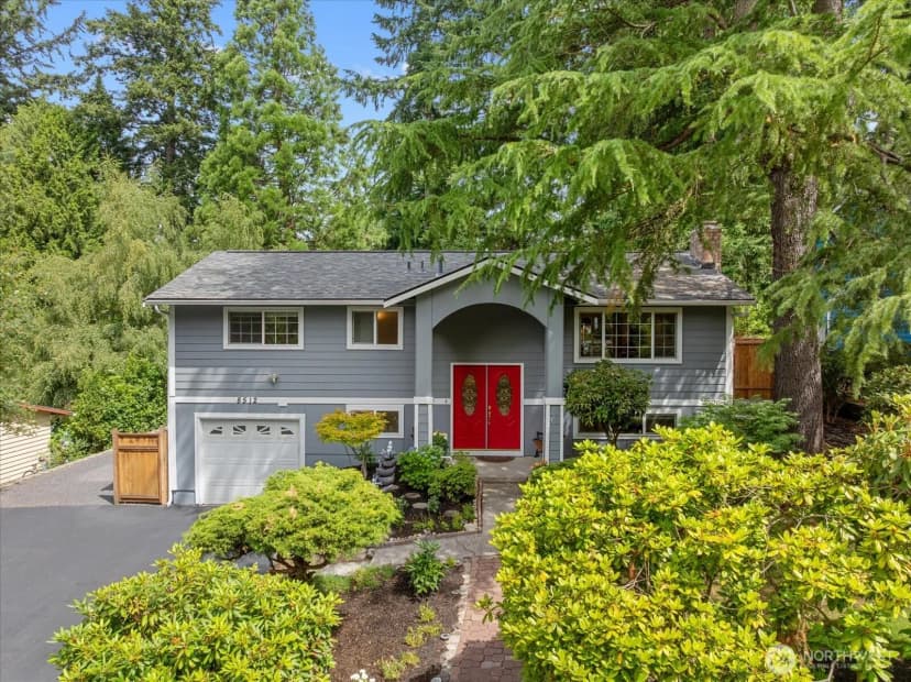 Property photo for 8512 Ne 136th Street, Kirkland