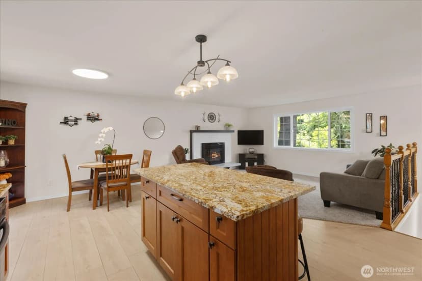 Property photo for 8512 Ne 136th Street, Kirkland photo 6