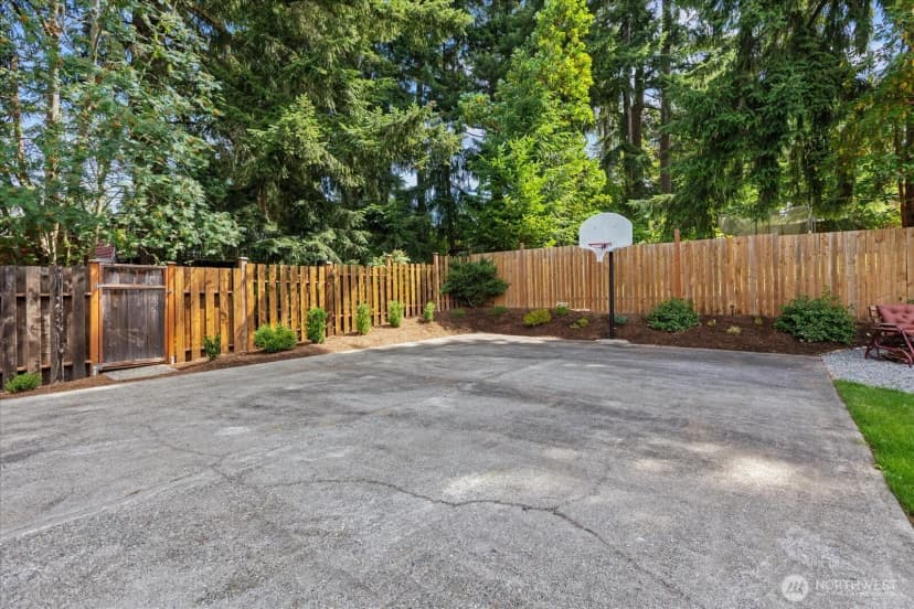 Property photo for 8512 Ne 136th Street, Kirkland photo 26