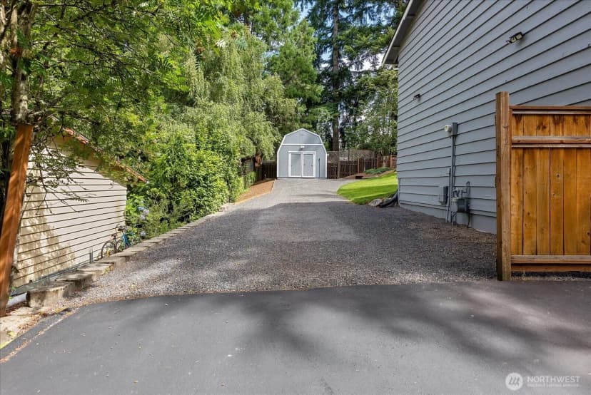 Property photo for 8512 Ne 136th Street, Kirkland photo 29