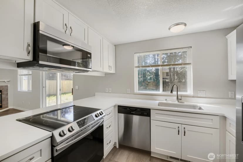Property photo for 5517 39th Avenue Se, Lacey photo 12