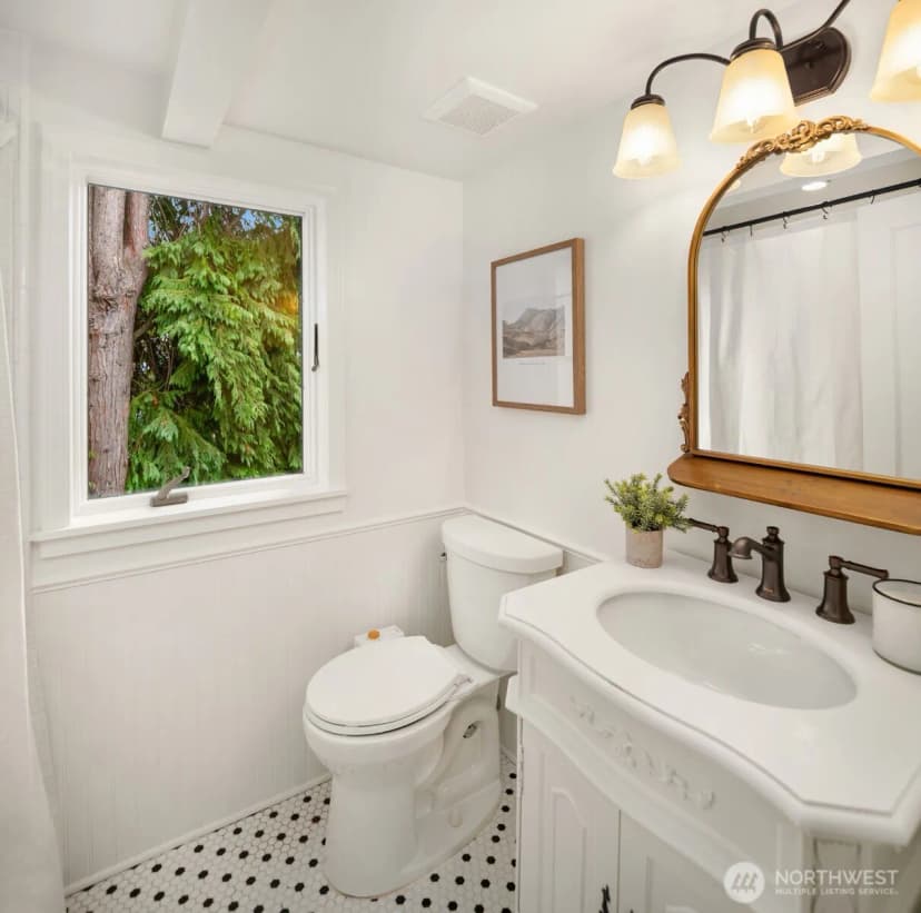 Property photo for 3435 Walnut Avenue Sw, Seattle photo 24