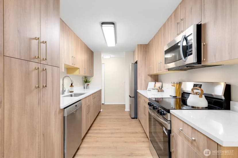 Property photo for 150 Ne 95th Street #302, Seattle photo 10