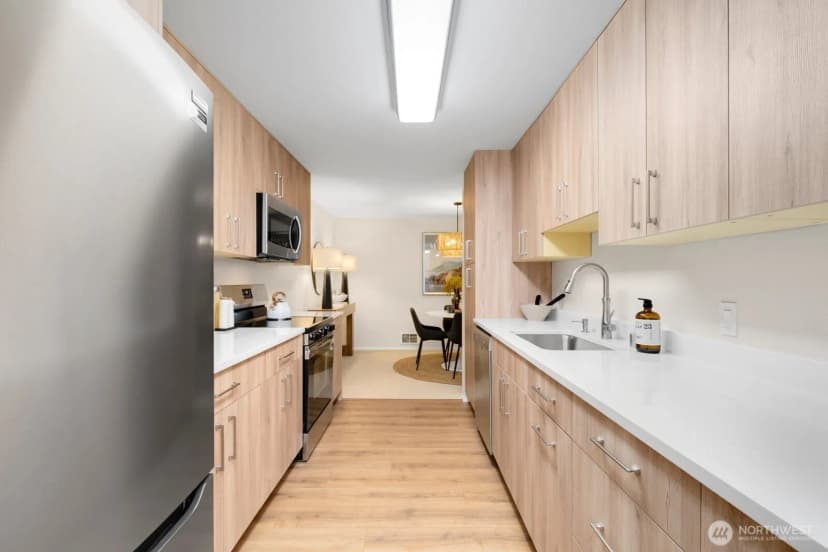 Property photo for 150 Ne 95th Street #302, Seattle photo 13