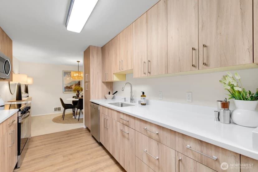 Property photo for 150 Ne 95th Street #302, Seattle photo 12