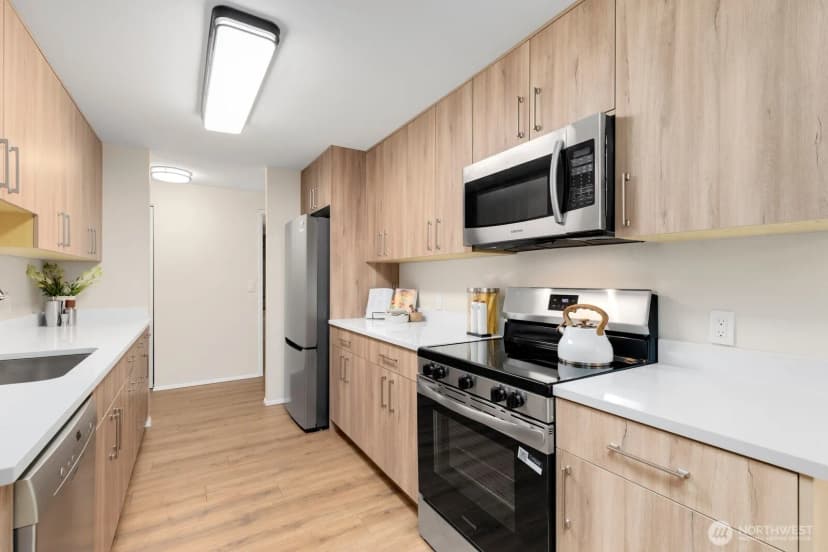 Property photo for 150 Ne 95th Street #302, Seattle photo 11