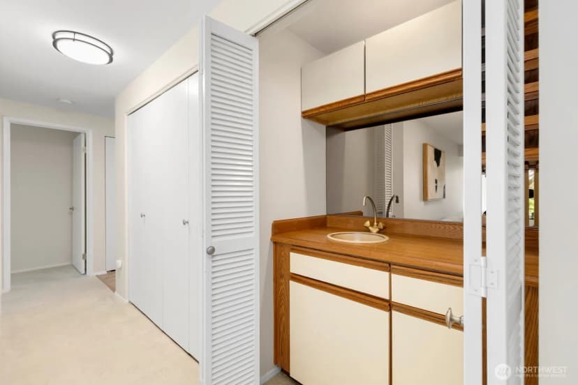 Property photo for 150 Ne 95th Street #302, Seattle photo 9