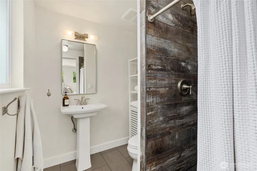 Property photo for 7563 Ne Emerald Way, Bainbridge Island photo 20