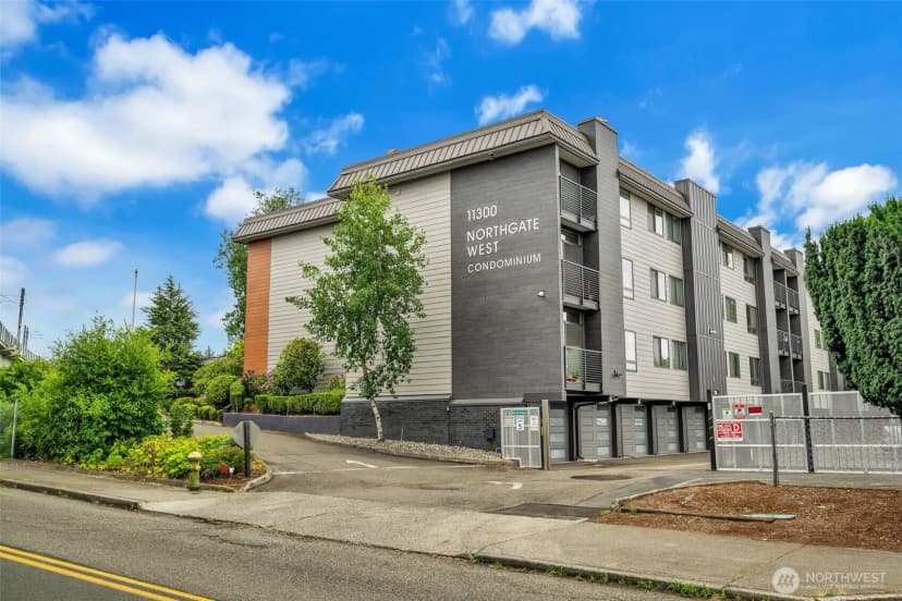 Property photo for 11300 1st Avenue Ne #115, Seattle photo 36
