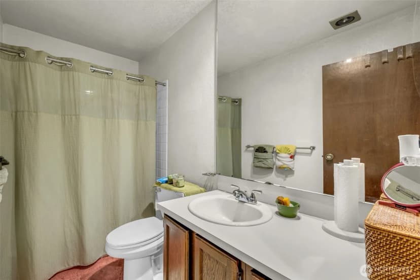 Property photo for 11300 1st Avenue Ne #115, Seattle photo 15
