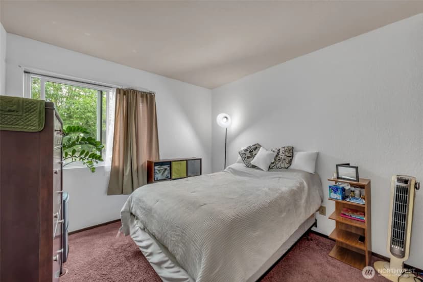 Property photo for 11300 1st Avenue Ne #115, Seattle photo 16