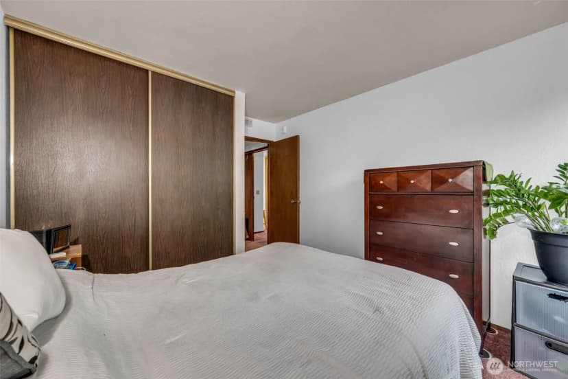 Property photo for 11300 1st Avenue Ne #115, Seattle photo 17