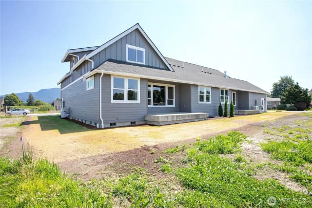 Property photo for 400 W 3rd Street #b, Everson photo 5