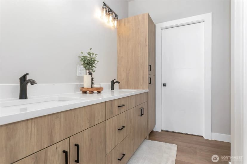 Property photo for 400 W 3rd Street #b, Everson photo 23