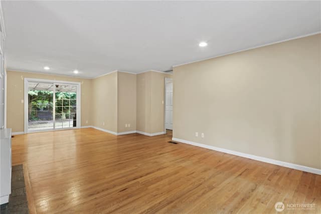 Property photo for 15415 64th Avenue Ne, Kenmore photo 2