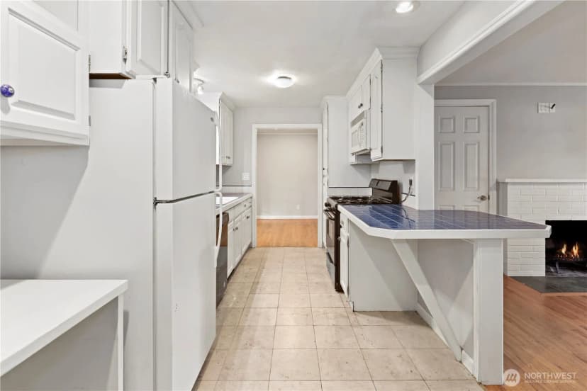 Property photo for 15415 64th Avenue Ne, Kenmore photo 15