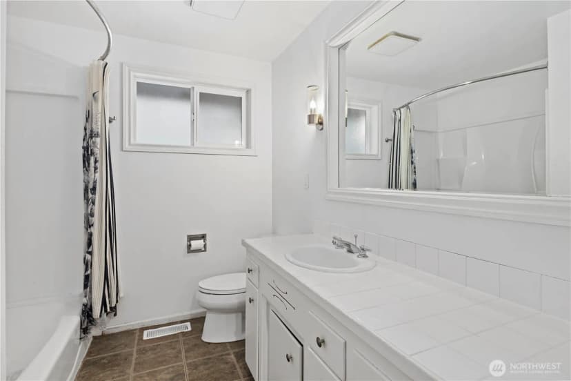 Property photo for 15415 64th Avenue Ne, Kenmore photo 18