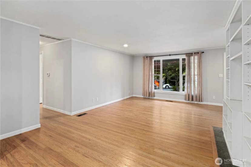Property photo for 15415 64th Avenue Ne, Kenmore photo 10
