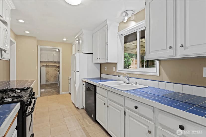 Property photo for 15415 64th Avenue Ne, Kenmore photo 14