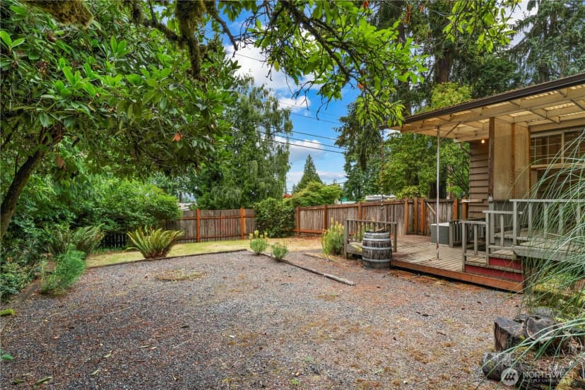 Property photo for 15415 64th Avenue Ne, Kenmore photo 28