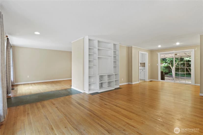 Property photo for 15415 64th Avenue Ne, Kenmore photo 3
