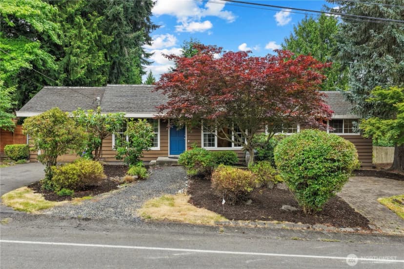 Property photo for 15415 64th Avenue Ne, Kenmore
