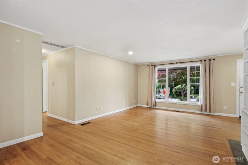 Property photo for 15415 64th Avenue Ne, Kenmore photo 7