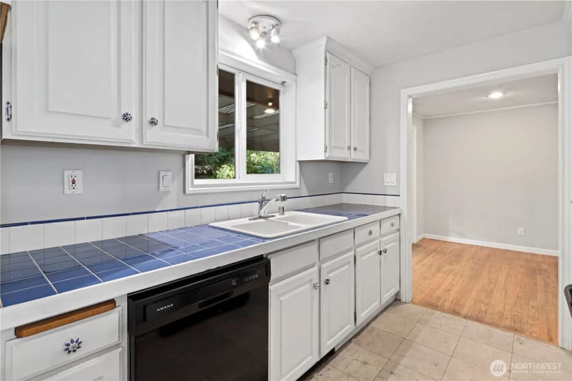 Property photo for 15415 64th Avenue Ne, Kenmore photo 14