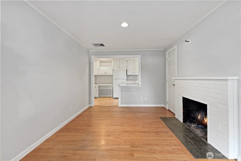 Property photo for 15415 64th Avenue Ne, Kenmore photo 7