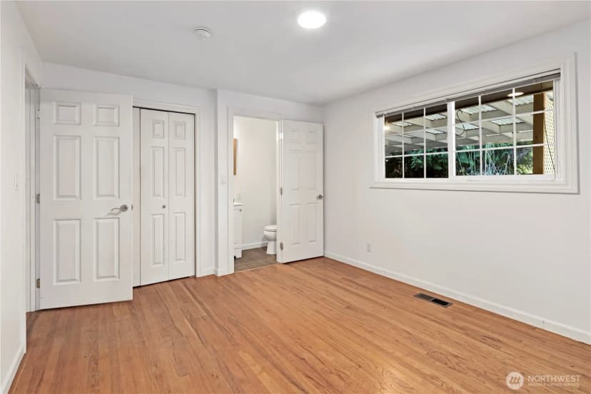 Property photo for 15415 64th Avenue Ne, Kenmore photo 18