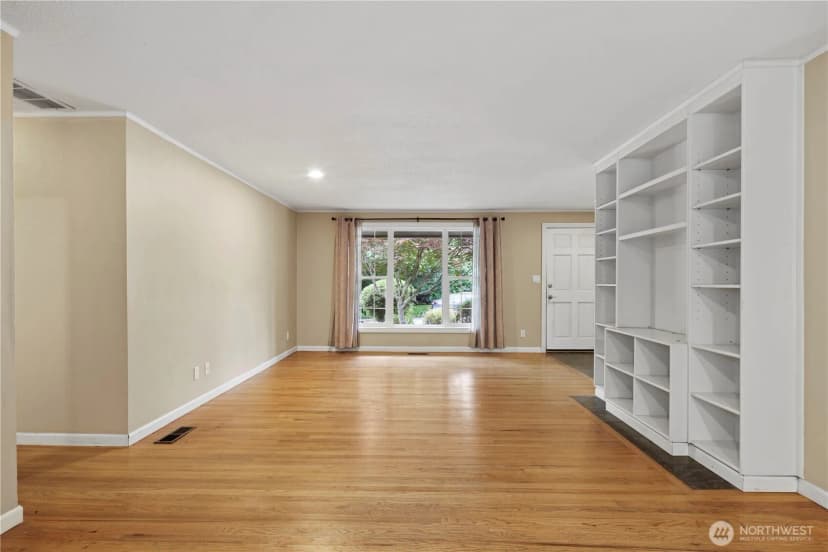 Property photo for 15415 64th Avenue Ne, Kenmore photo 6