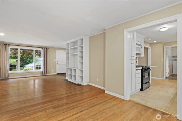 Property photo for 15415 64th Avenue Ne, Kenmore photo 5