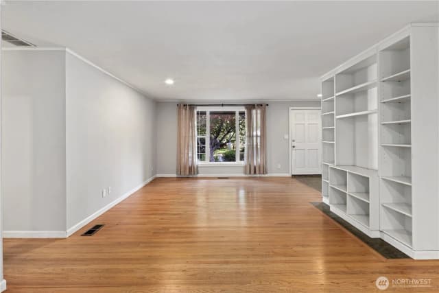 Property photo for 15415 64th Avenue Ne, Kenmore photo 5