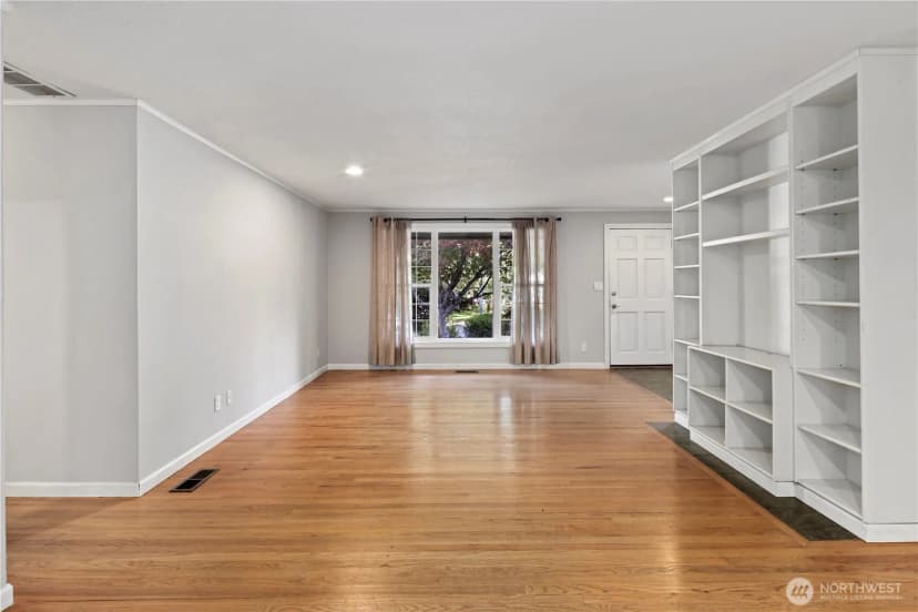 Property photo for 15415 64th Avenue Ne, Kenmore photo 5